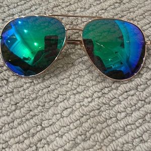 Aviator glasses with gold rim